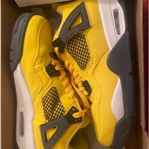 LIGHTNING RETRO JORDAN 4s